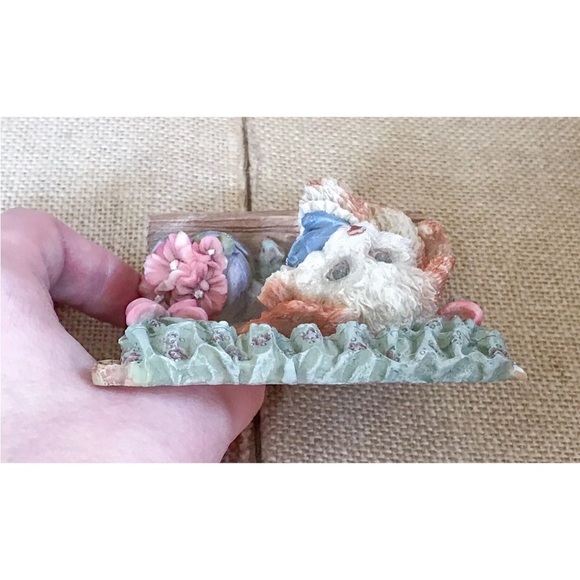 Vintage Dog In Window Resin Figurine Whimsical Kitsch Puppy Love Cottage Core - Picture 6 of 8